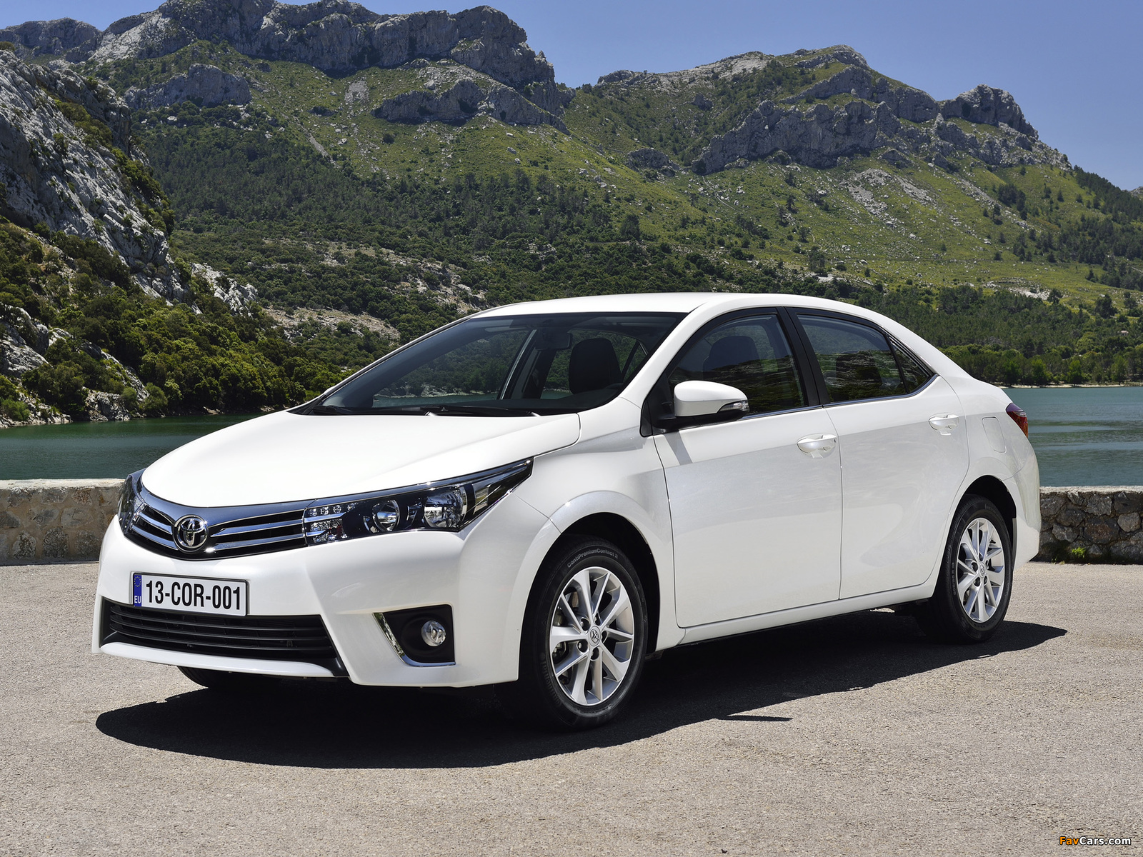 Toyota Corolla EU-spec 2013 wallpapers (1600 x 1200)