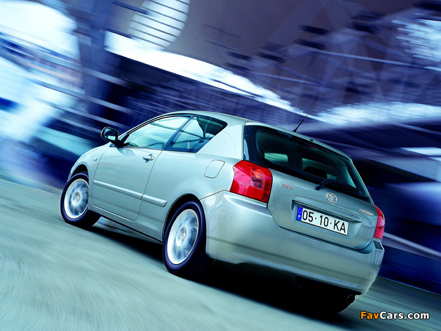 Toyota Corolla 3-door 2001–04 wallpapers (640 x 480)