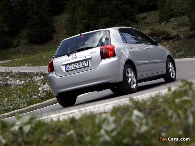 Toyota Corolla 5-door 2001–04 wallpapers (640 x 480)