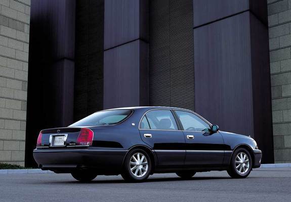 Pictures of Toyota Crown Majesta (S170) 1999–2004
