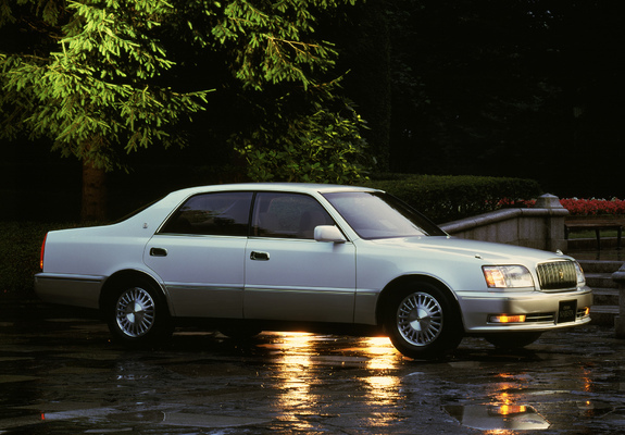 Toyota Crown Majesta (S150) 1995–99 pictures