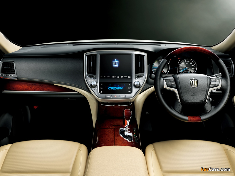 Toyota Crown Majesta (S210) 2013 wallpapers (800 x 600)