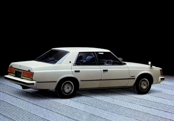 Images of Toyota Crown Custom Deluxe Wagon (S110) 1979–83