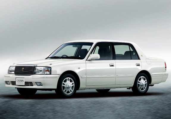Images of Toyota Crown Sedan (S150) 1995–2001