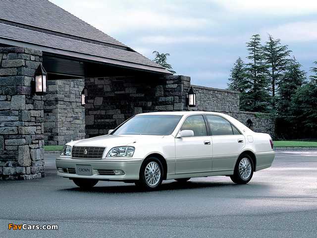 Images of Toyota Crown Royal Saloon (S170) 1999–2003 (640 x 480)