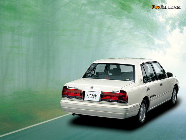 Images of Toyota Crown Sedan (S10) 2001 (640 x 480)