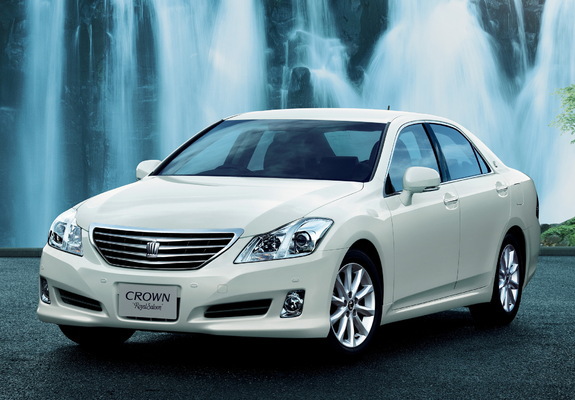 Images of Toyota Crown Royal Saloon (S200) 2008–10