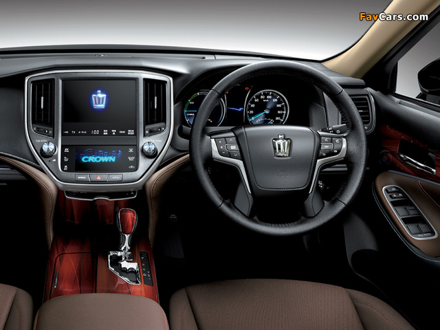 Images of Toyota Crown Hybrid Royal Saloon (S210) 2012 (640 x 480)