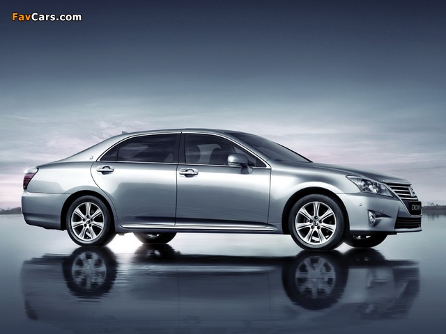 Images of Toyota Crown Royal Saloon VIP CN-spec (S200) 2012 (640 x 480)