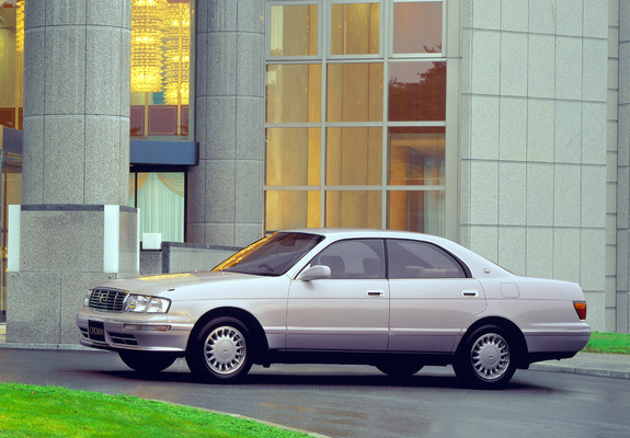Photos of Toyota Crown (S140) 1993–95