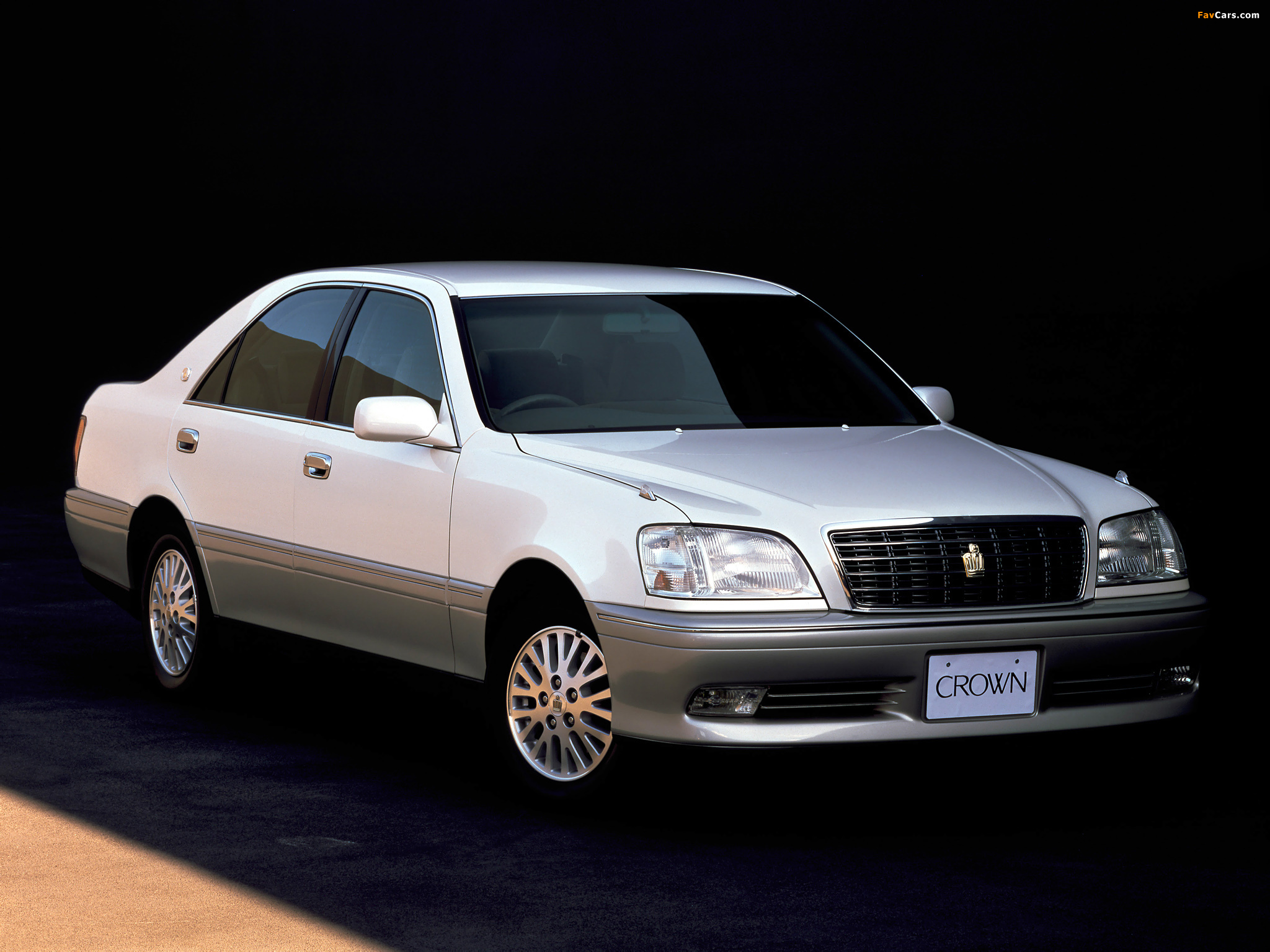Photos of Toyota Crown Royal Saloon (S170) 1999–2003 (2048 x 1536)