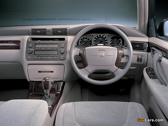 Photos of Toyota Crown Royal Saloon (S170) 1999–2003 (640 x 480)