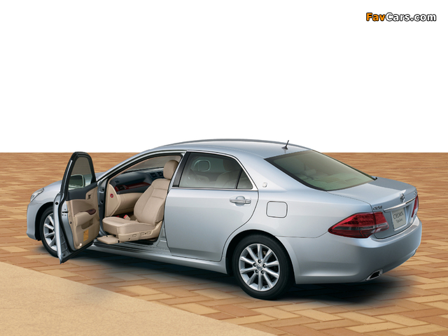 Photos of Toyota Crown Royal Saloon (S200) 2008–10 (640 x 480)