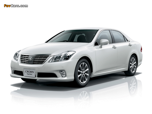 Photos of Toyota Crown Royal Saloon (S200) 2010 (640 x 480)
