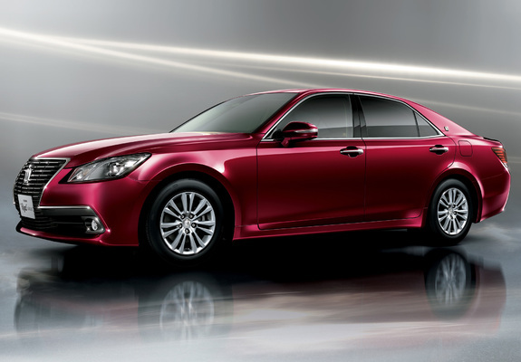 Photos of Toyota Crown Royal Saloon (S210) 2012