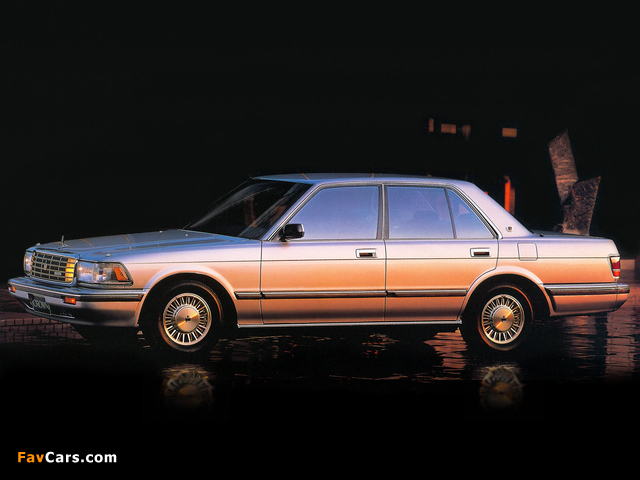 Pictures of Toyota Crown Royal Saloon 3.0 Sedan UAE-spec (GS131) 1987–91 (640 x 480)