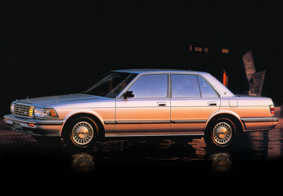 Pictures of Toyota Crown Royal Saloon 3.0 Sedan UAE-spec (GS131) 1987–91