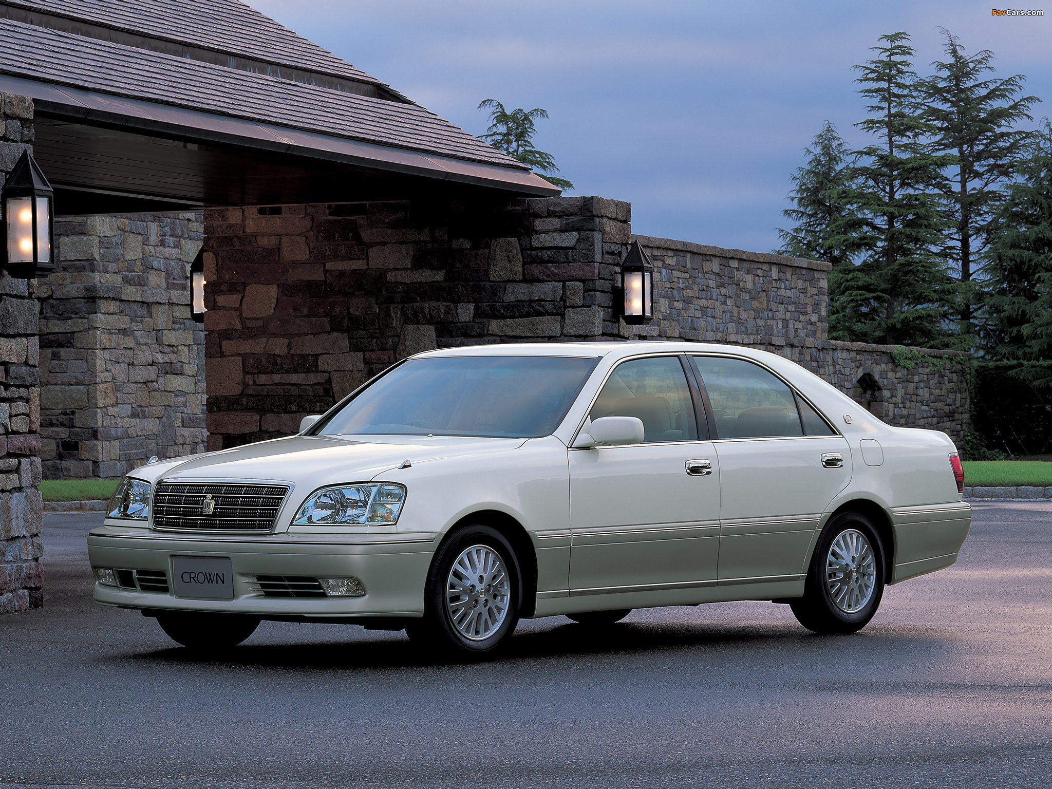 Pictures of Toyota Crown Royal Saloon (S170) 1999–2003 (2048 x 1536)