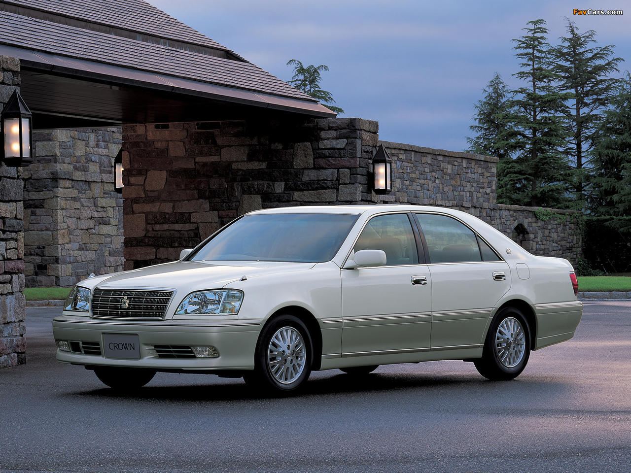 Pictures of Toyota Crown Royal Saloon (S170) 1999–2003 (1280 x 960)