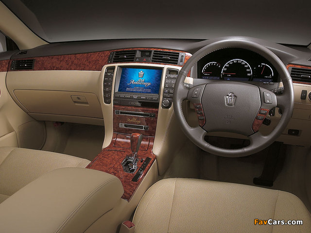 Pictures of Toyota Crown Royal (S180) 2003–08 (640 x 480)