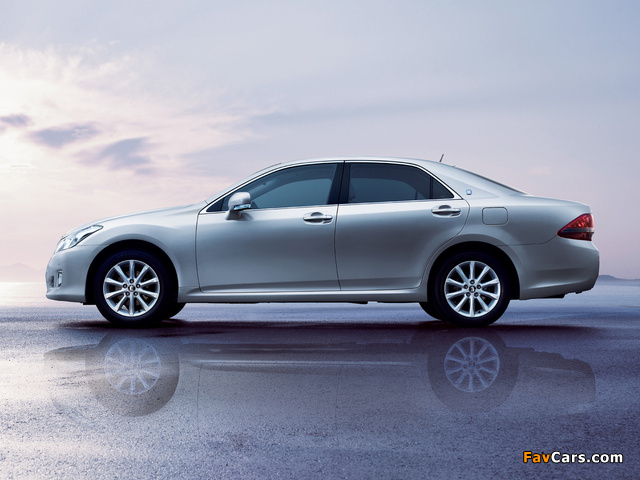Pictures of Toyota Crown Royal Saloon (S200) 2008–10 (640 x 480)