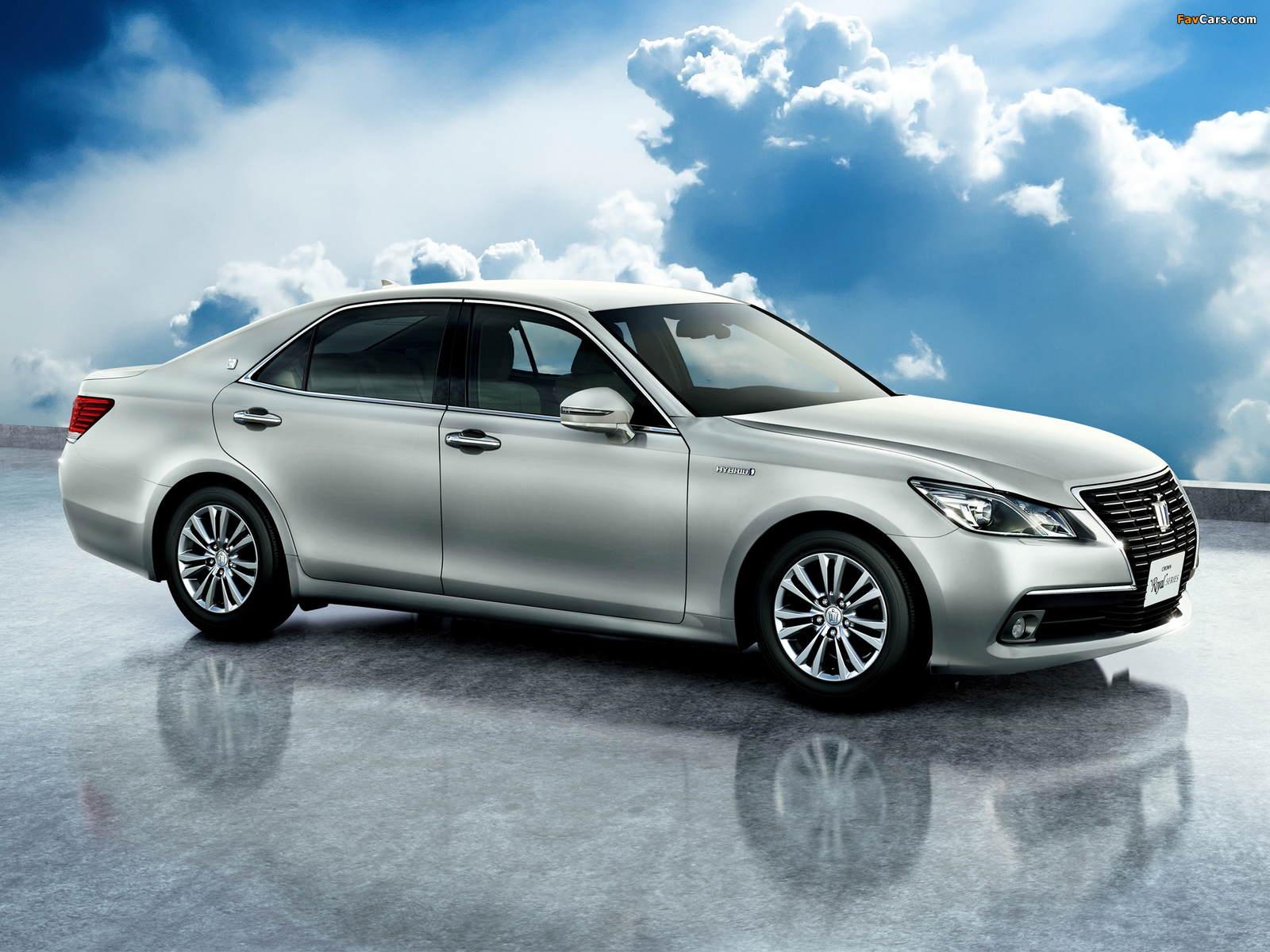 Pictures of Toyota Crown Hybrid Royal Saloon (S210) 2012 (1600 x 1200)