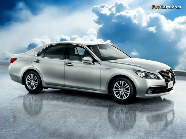 Pictures of Toyota Crown Hybrid Royal Saloon (S210) 2012 (640 x 480)