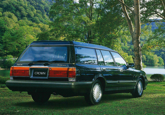 Toyota Crown Wagon 1991–99 images