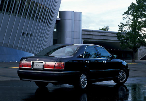Toyota Crown Royal Saloon (S170) 1999–2003 pictures