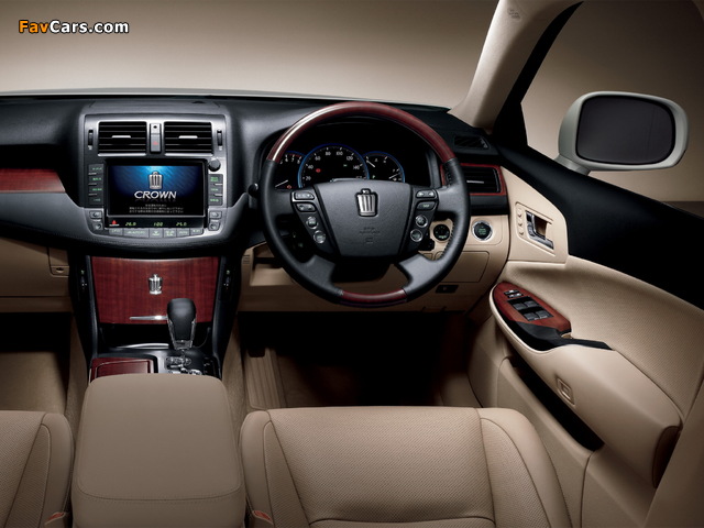 Toyota Crown Royal Saloon (S200) 2010 pictures (640 x 480)