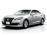 Toyota Crown Hybrid Royal Saloon (S210) 2012 images