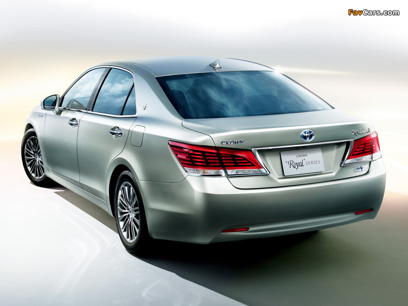 Toyota Crown Hybrid Royal Saloon (S210) 2012 pictures (800 x 600)