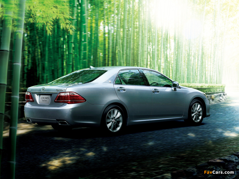 Toyota Crown Royal Saloon (S200) 2010 wallpapers (800 x 600)
