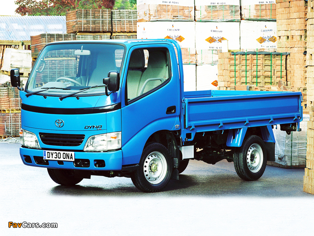 Images of Toyota Dyna 300 UK-spec 1999–2002 (640 x 480)