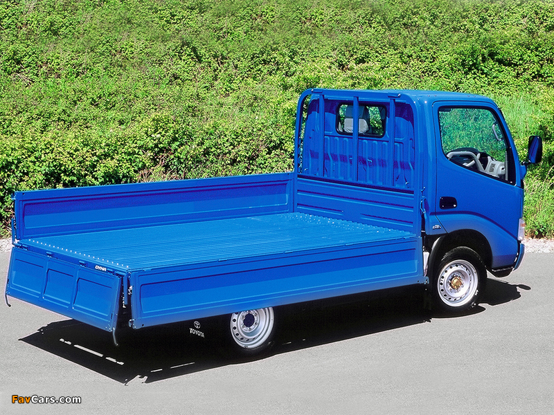 Toyota Dyna 300 UK-spec 1999–2002 images (800 x 600)