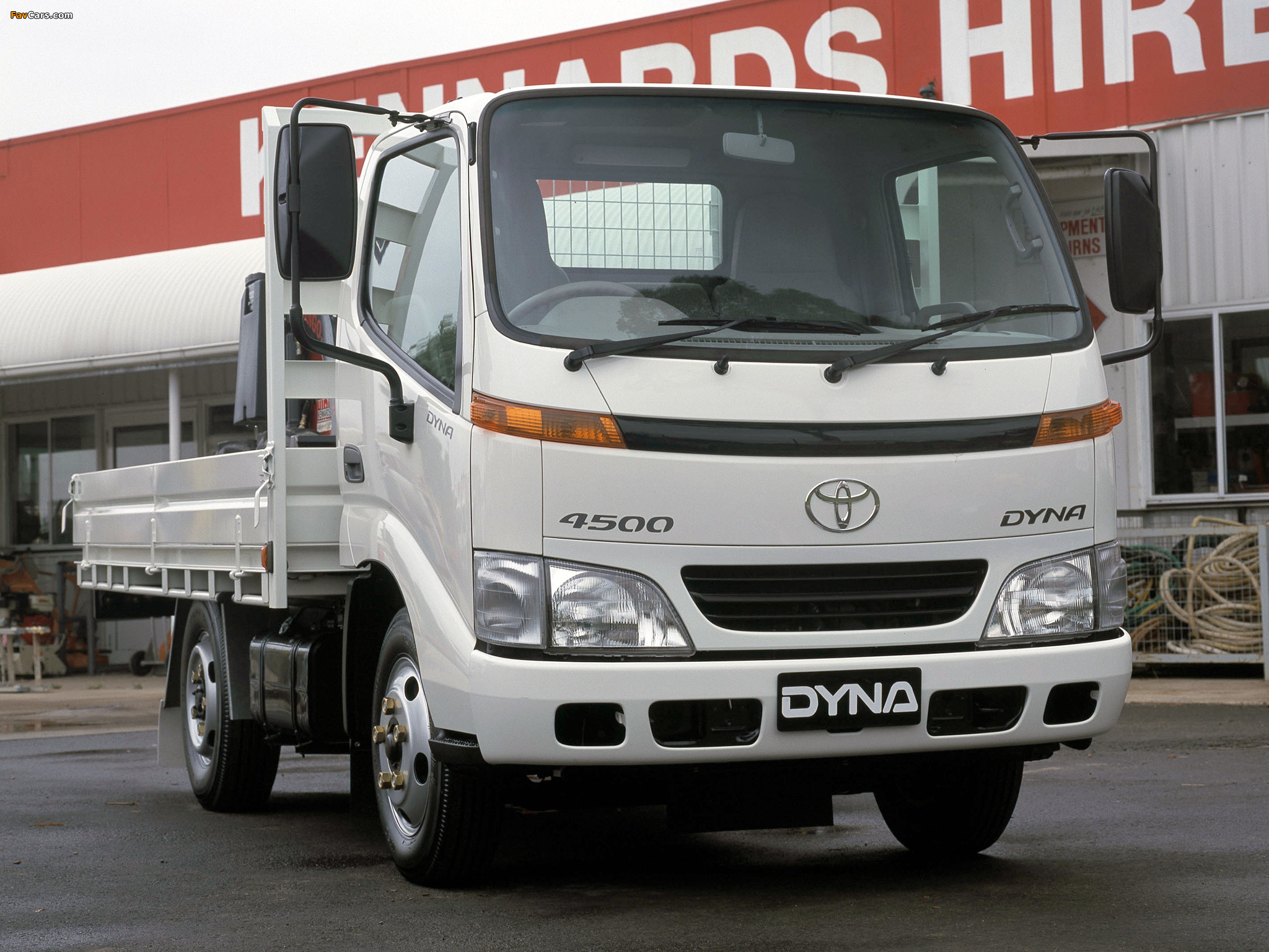 Toyota Dyna 4500 AU-spec 2001–02 wallpapers (2048 x 1536)