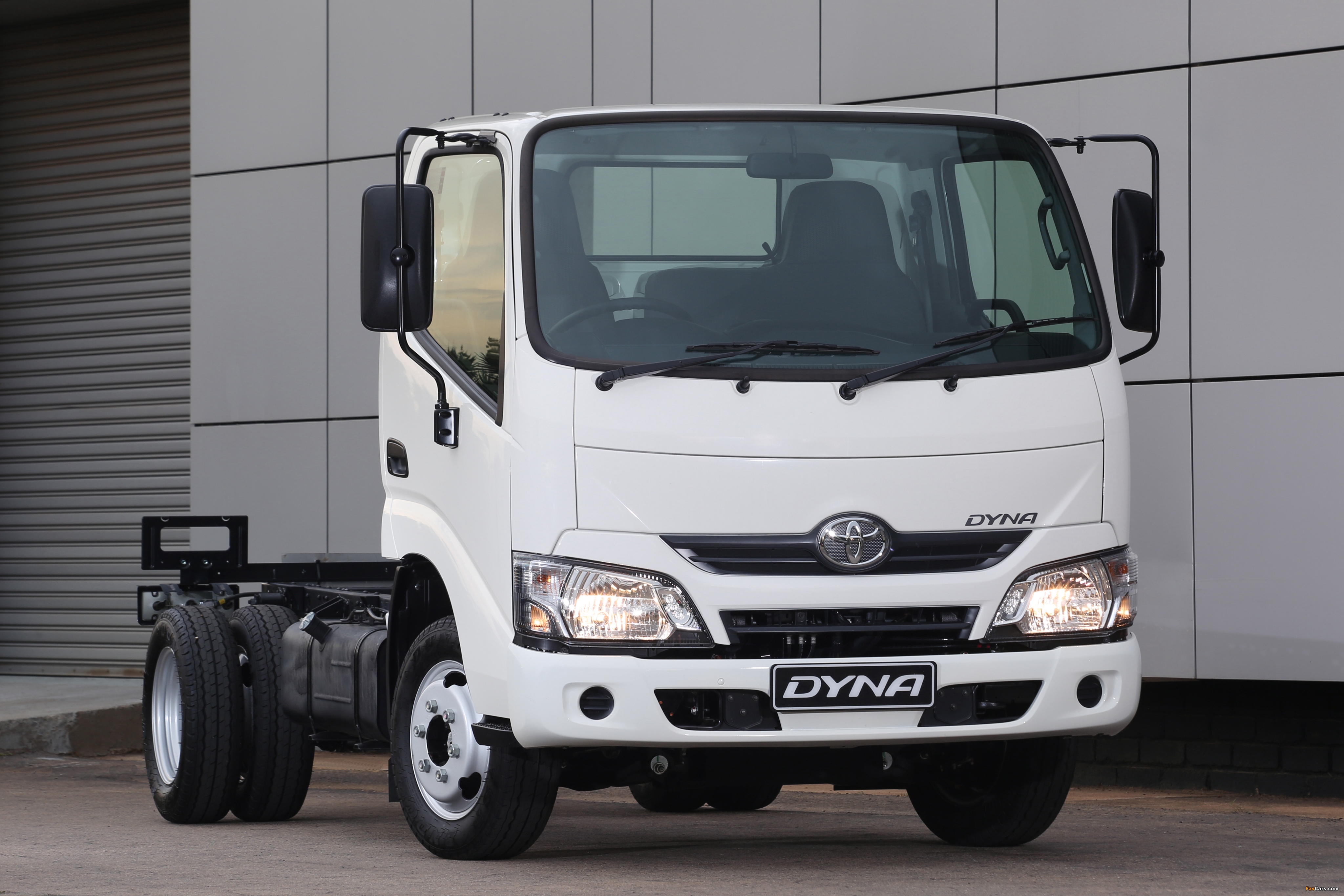 Toyota Dyna Chassis Cab ZA-spec 2017 photos (4096 x 2731)