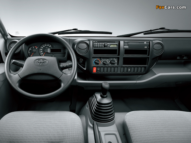 Toyota Dyna 200 2011 wallpapers (640 x 480)