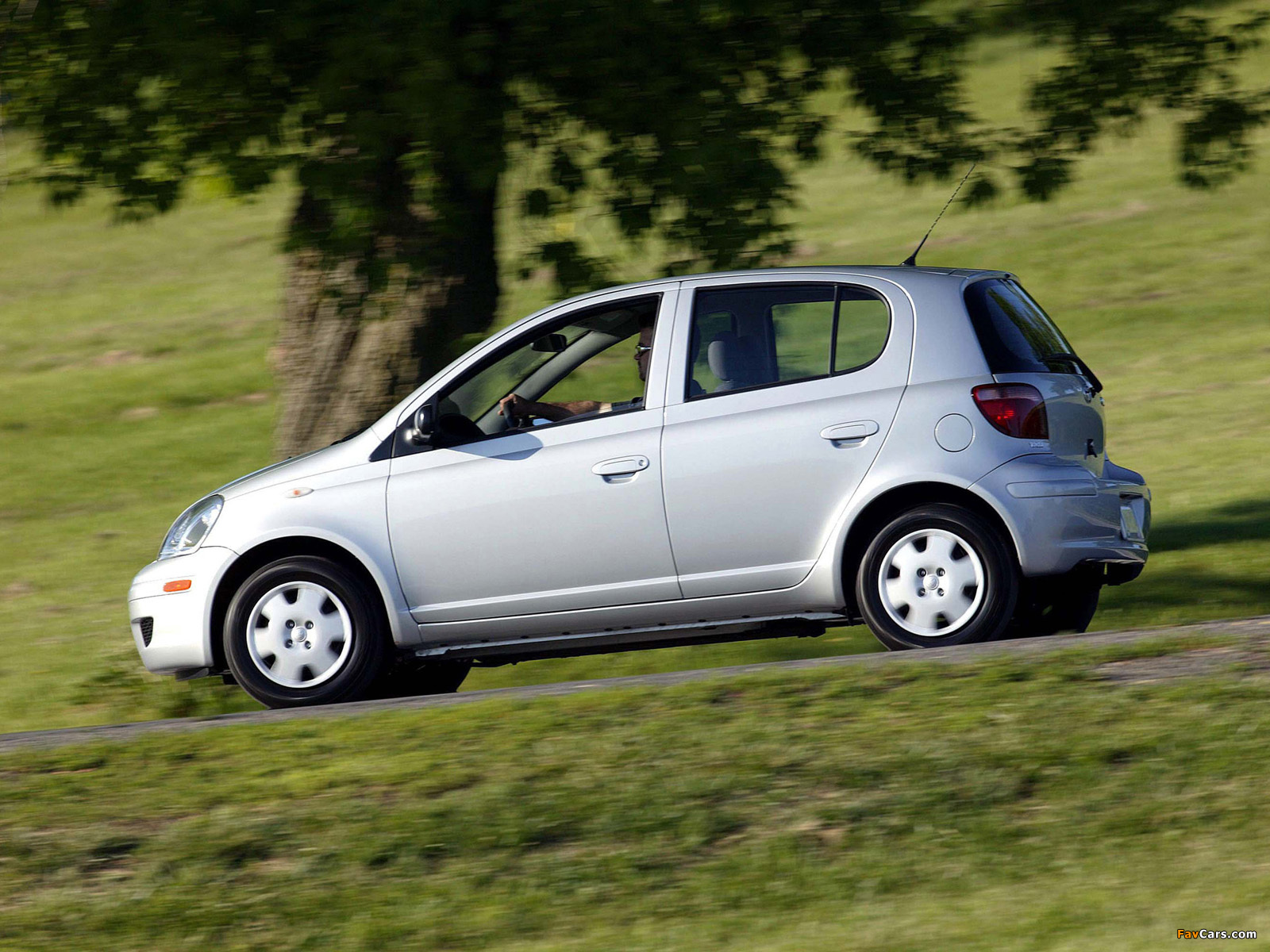 Images of Toyota Echo 5-door 2003–05 (1600 x 1200)