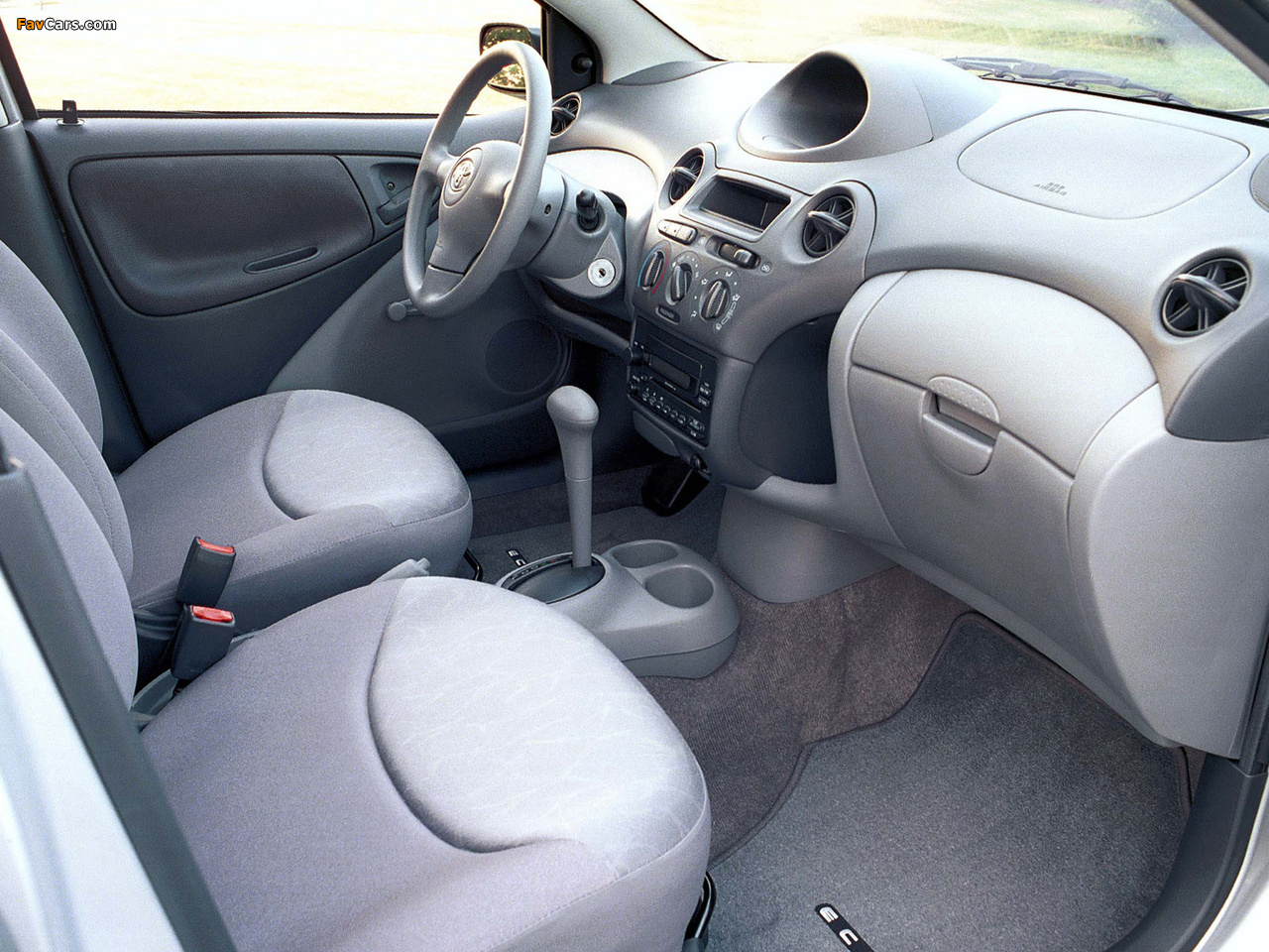 Images of Toyota Echo 4-door 2003–05 (1280 x 960)