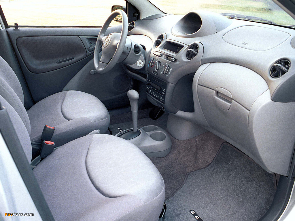 Images of Toyota Echo 4-door 2003–05 (1024 x 768)
