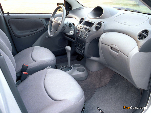 Images of Toyota Echo 4-door 2003–05 (640 x 480)