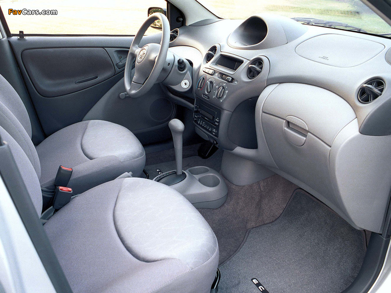 Images of Toyota Echo 4-door 2003–05 (800 x 600)