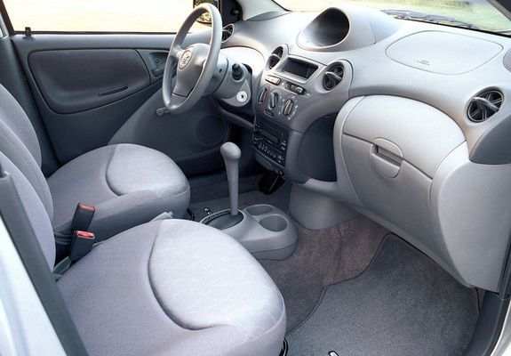 Images of Toyota Echo 4-door 2003–05