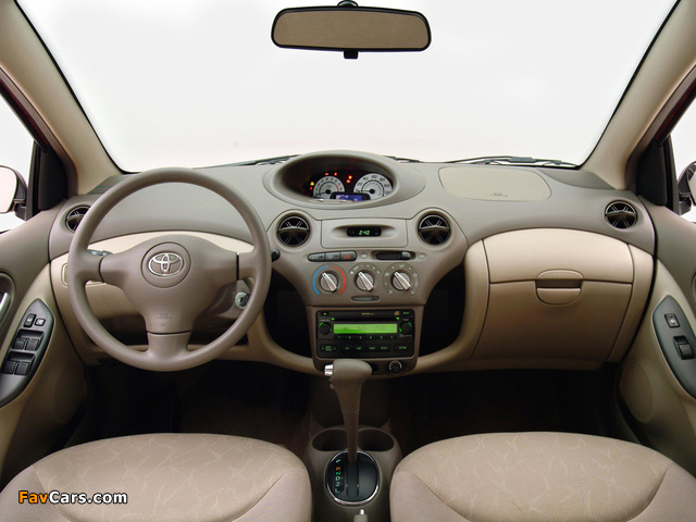 Pictures of Toyota Echo 4-door 2003–05 (640 x 480)