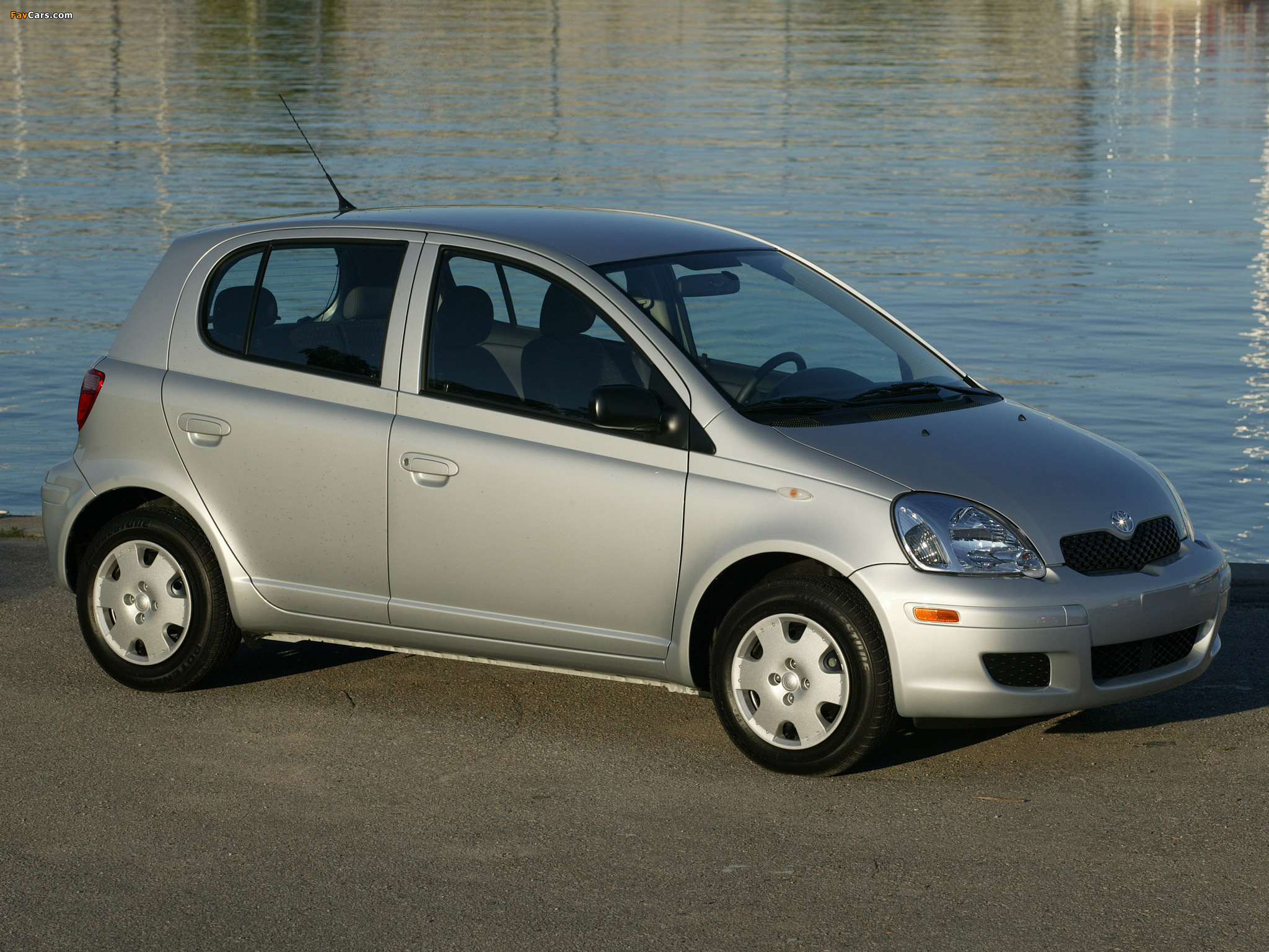 Pictures of Toyota Echo 5-door 2003–05 (2048 x 1536)