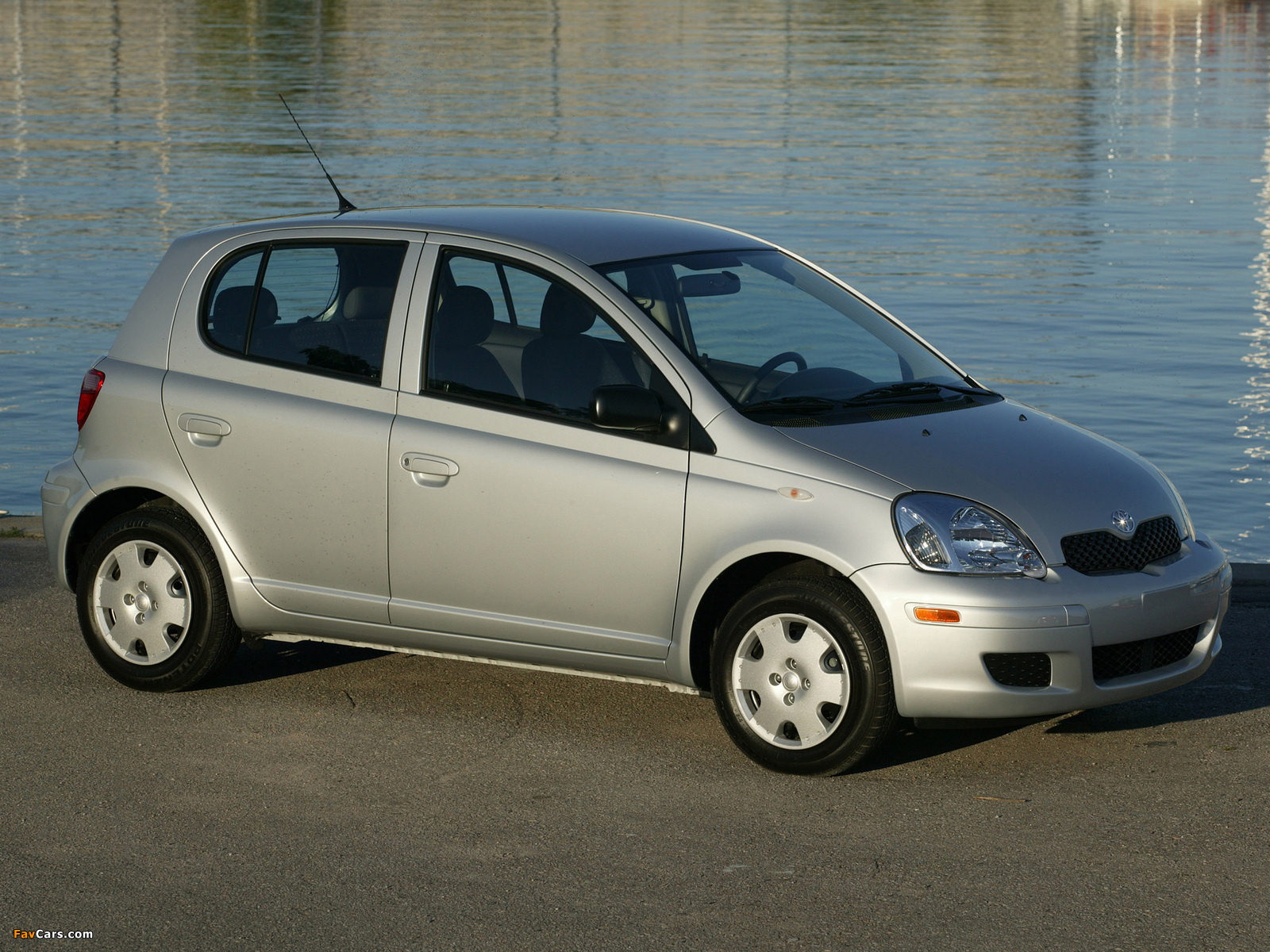 Pictures of Toyota Echo 5-door 2003–05 (1600 x 1200)