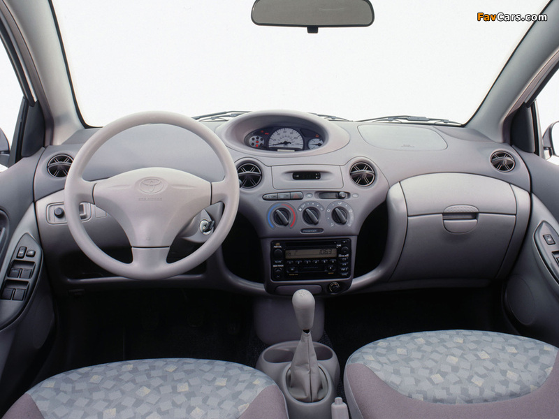 Toyota Echo 4-door 1999–2003 photos (800 x 600)