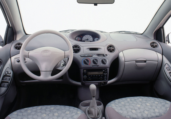 Toyota Echo 4-door 1999–2003 photos