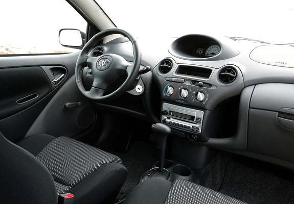 Toyota Echo 5-door 2003–05 pictures